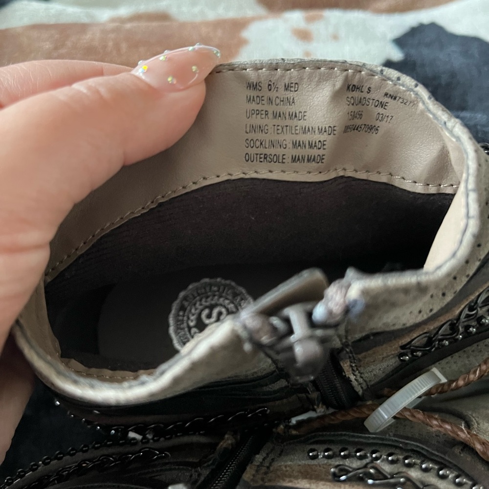 Womens SO brand booties